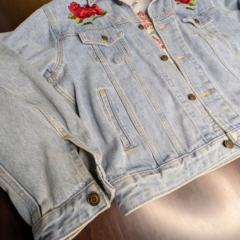 ARITZIA TNA Embroidered Rose Denim Jean Jacket, WOMENS Medium - Picture 10 of 16
